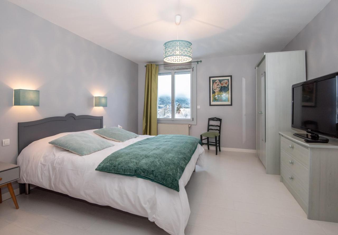 "La Combe Fleurie" Appartements & Chambres 尚普索地区圣博内 外观 照片